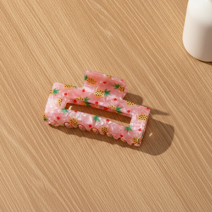 Hårklype med ananas design i rosa. 